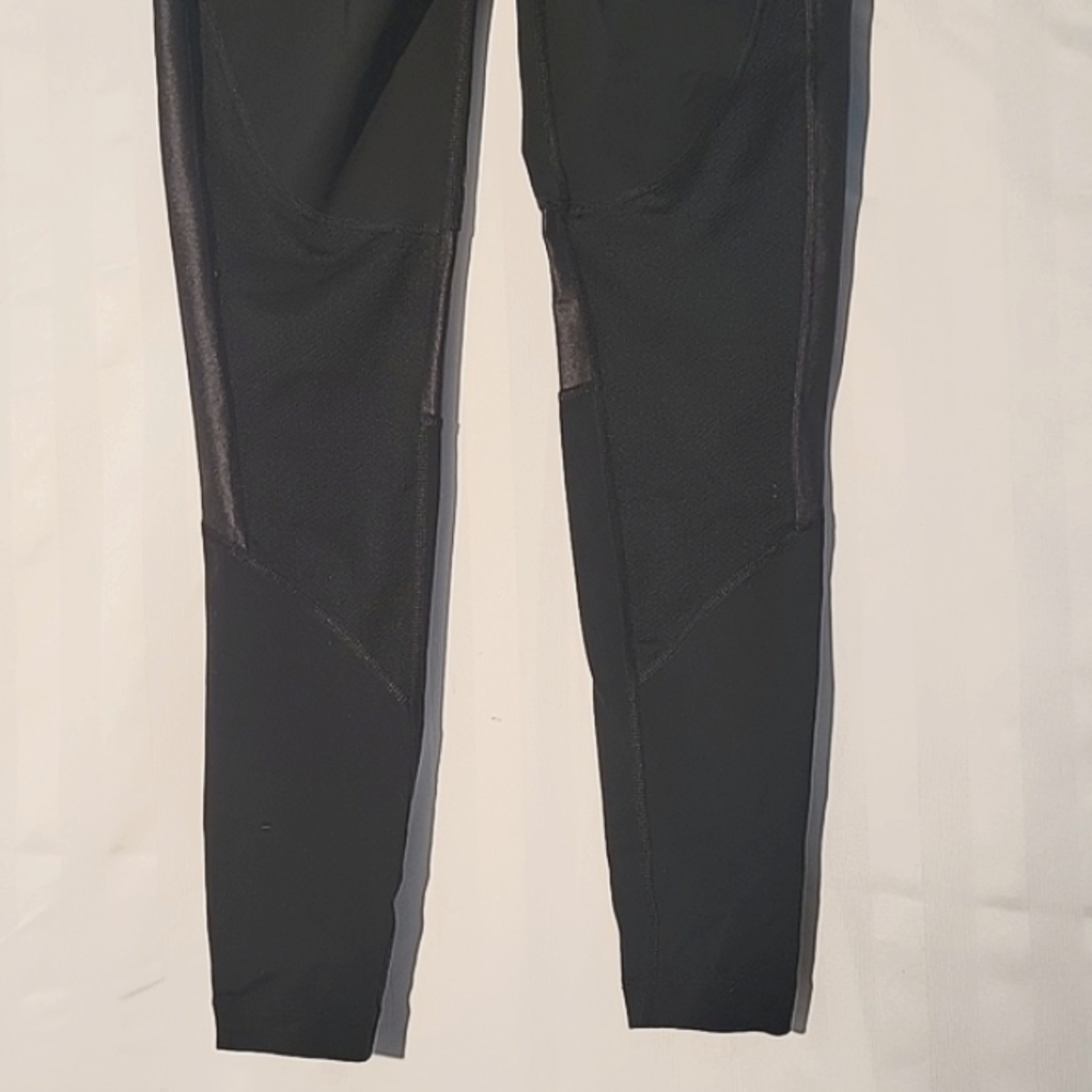 Champion Women's Black w/Faux Leather Accent & Back Waist Zipper Legging, Size M - Picture 8 of 10